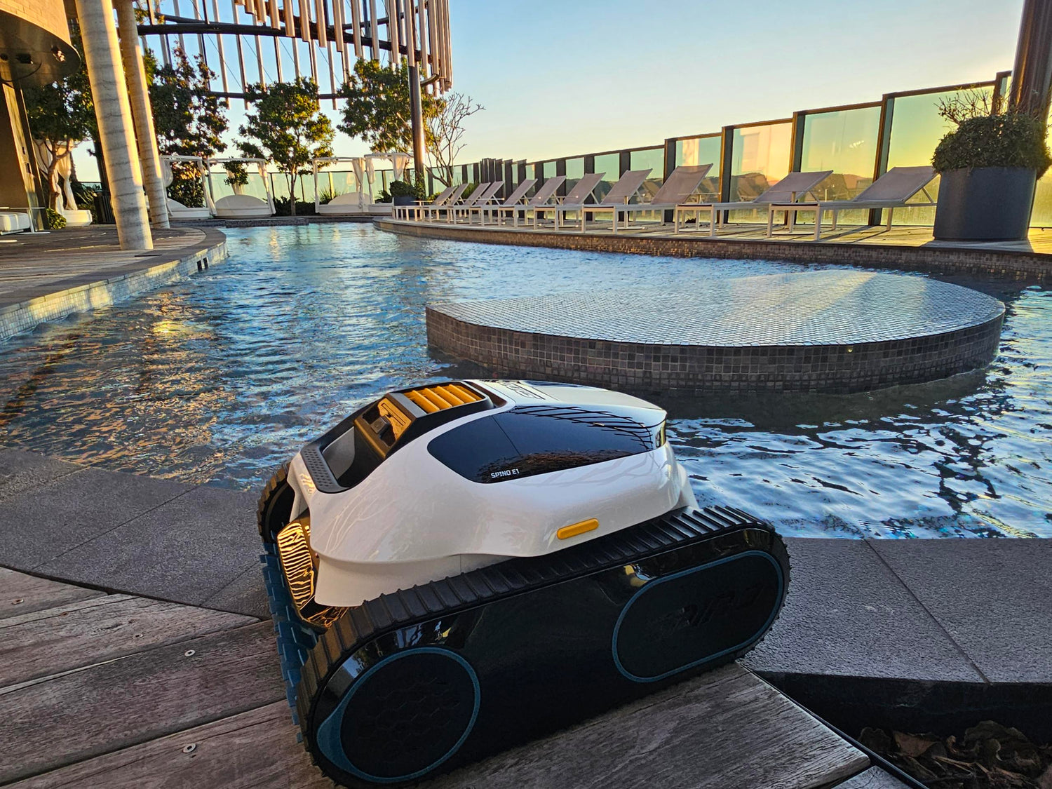 Best Cordless Robotic Pool Cleaners in 2025