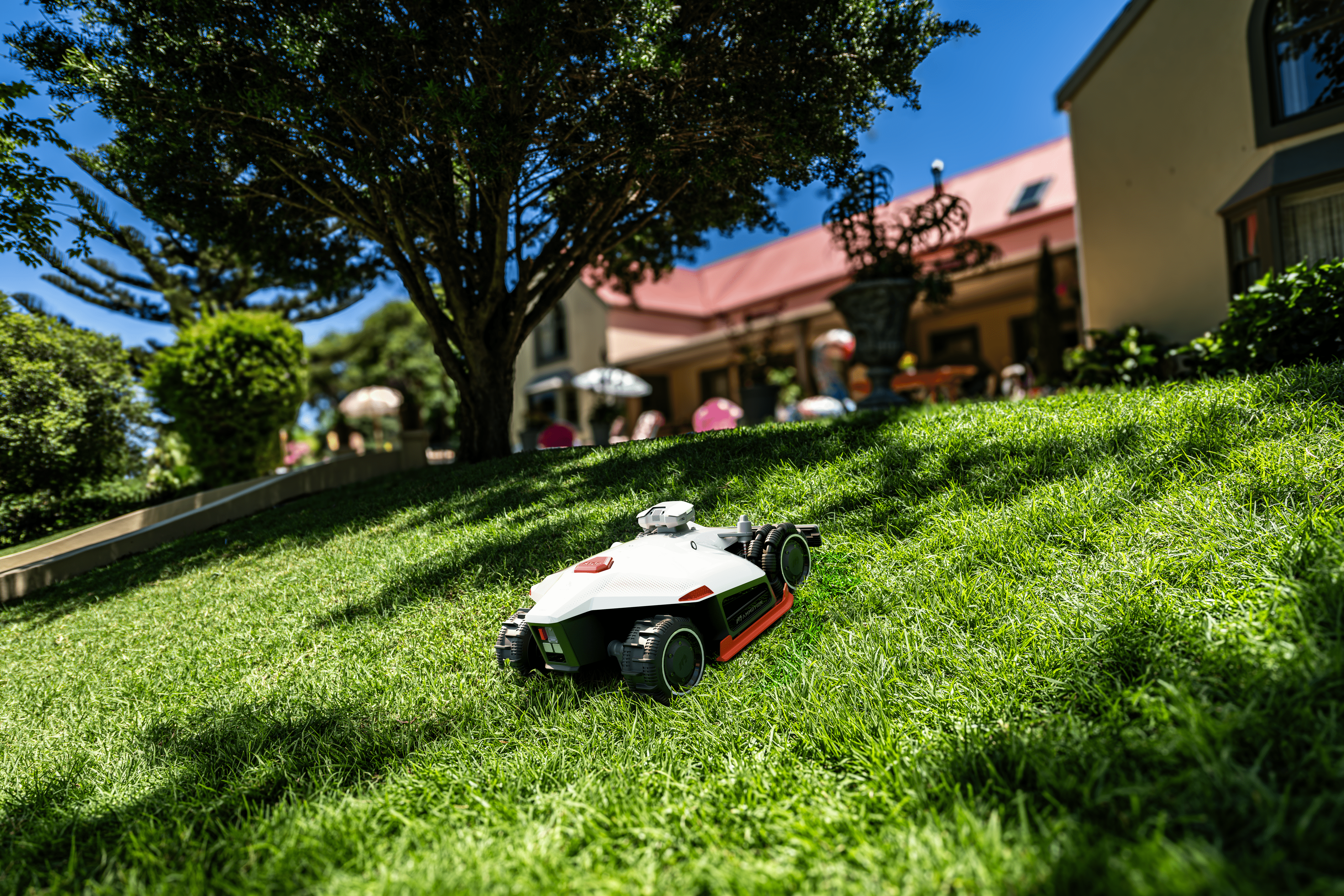 Top GPS Robot Lawn Mowers for Precision Lawn Care in 2025