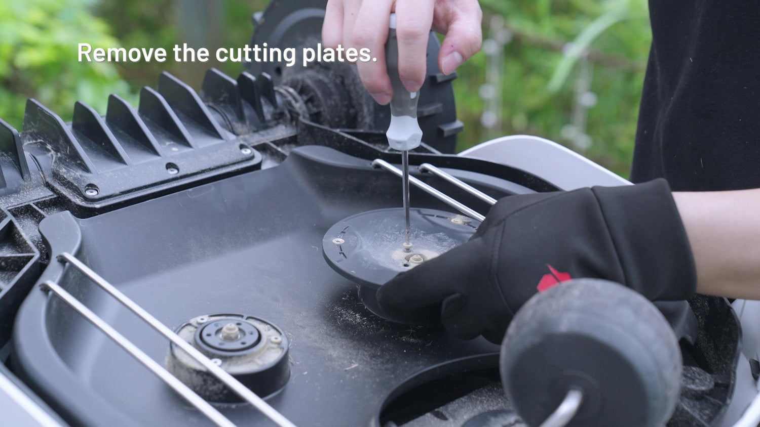 How to Remove a Lawn Mower Blade Safely (Step-by-Step Guide)