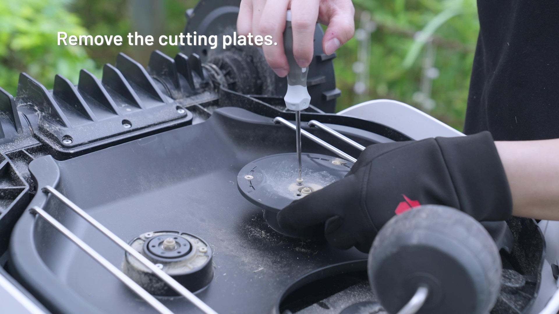 How to Remove a Lawn Mower Blade Safely (Step-by-Step Guide)